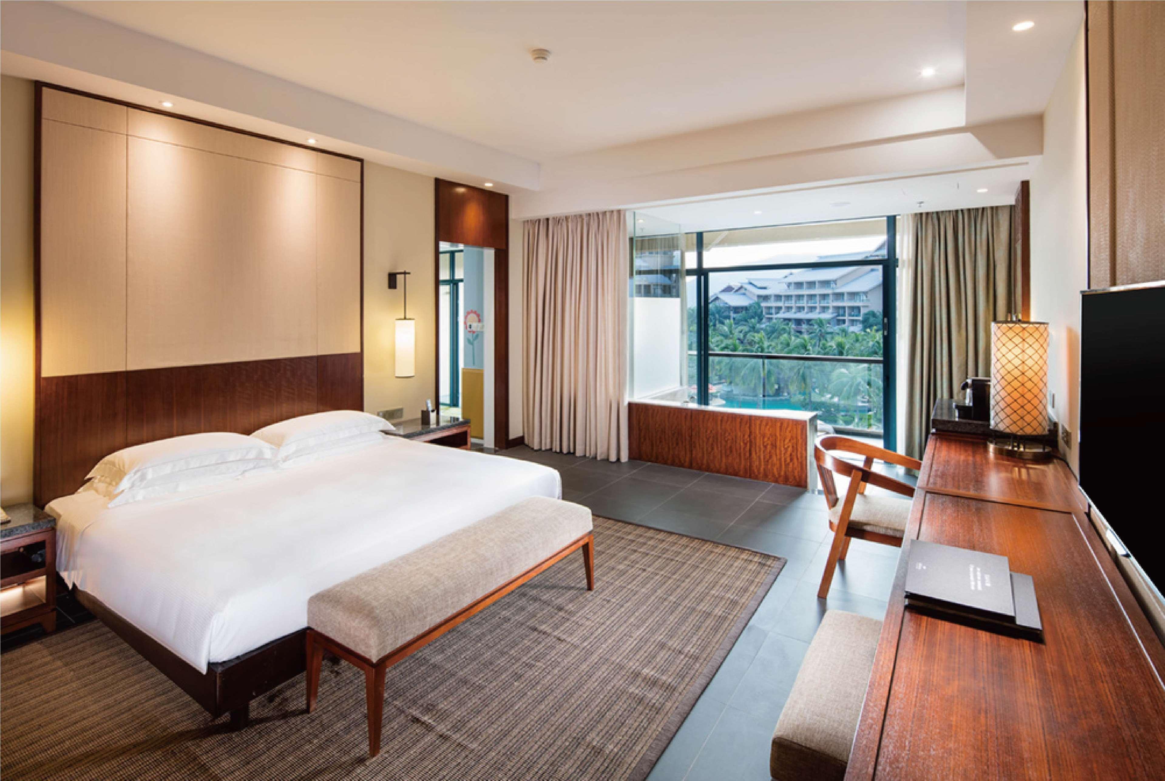 Hilton Sanya Yalong Bay Resort & Spa Exterior photo