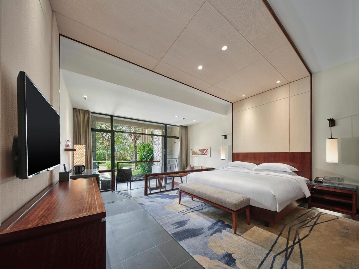 Hilton Sanya Yalong Bay Resort & Spa Exterior photo